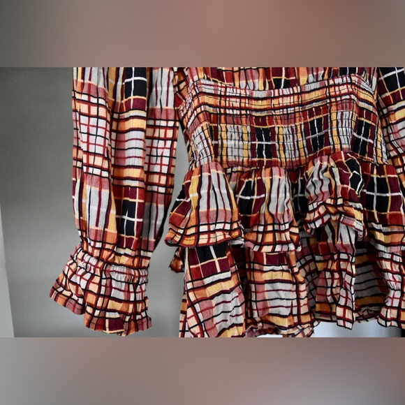 Patterned Top w/ Ruching - Picture 2 of 2